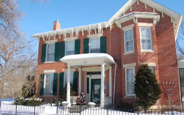 Exterior of the Aldrich Lowres guesthouse