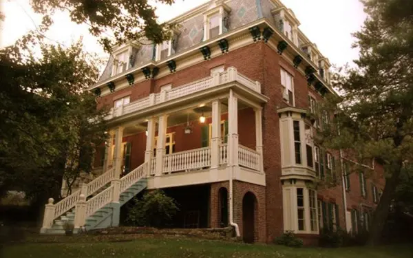 The exterior of the felt manor inn