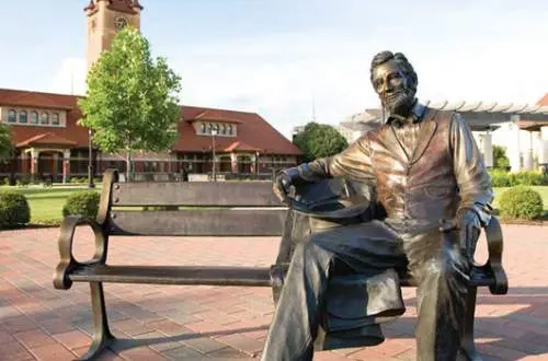 Statue of Abraham Lincoln