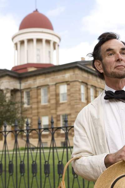 Lincoln actor in front of the Old State Capitol in Springfield