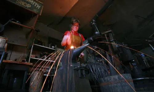 Person moulding metal