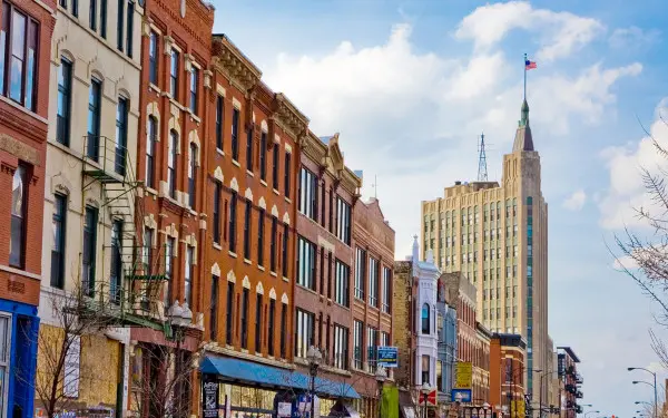 Buildings line a street in Wicker Park in the daytime.