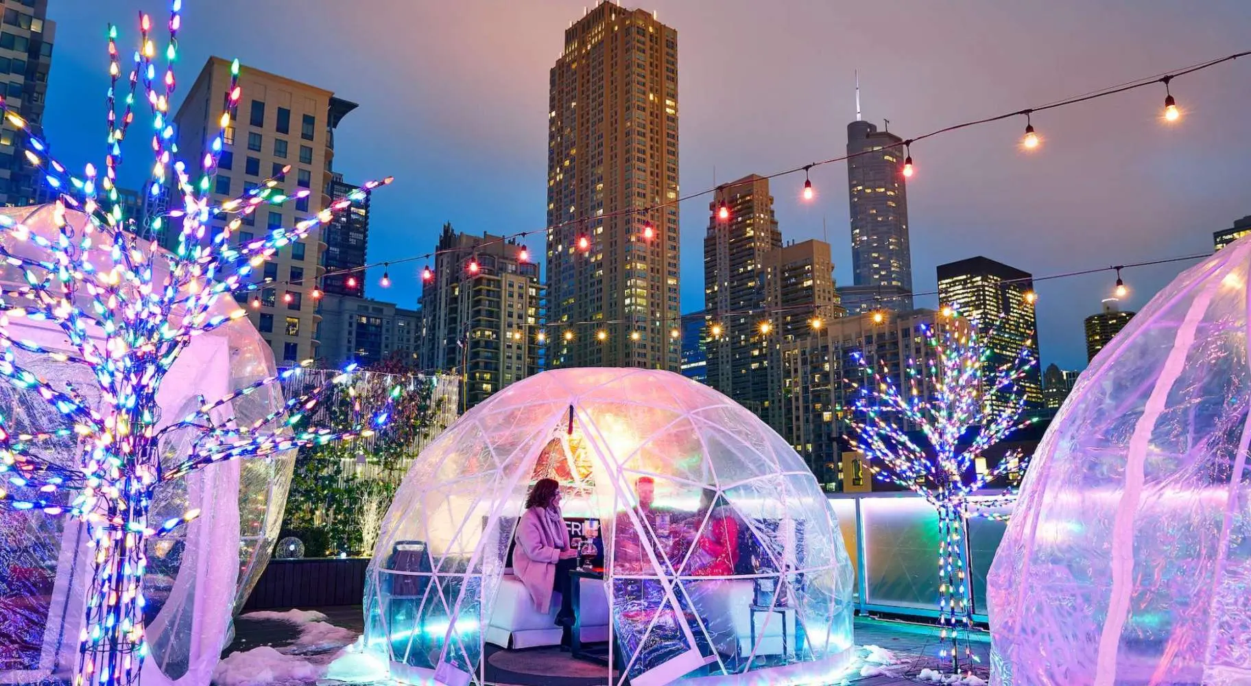 https://www.enjoyillinois.com/assets/Images/Food-%2B-Drink/Godfrey-Rooftop-Winter-Dining__FocusFillWyIwLjAwIiwiMC4wMCIsMTgyNCwxMDAwXQ_ExtRewriteWyJqcGVnIiwid2VicCJd.webp