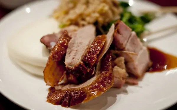 A plate of peking duck