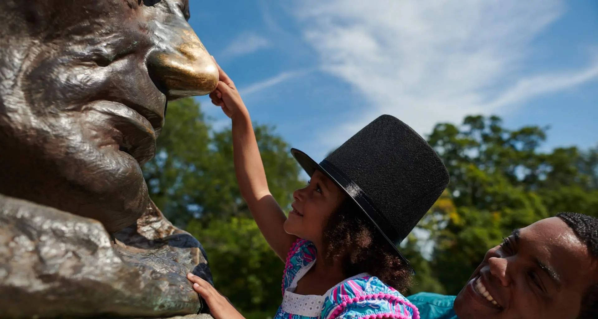 A girl rubs Lincoln's nose at his tomb