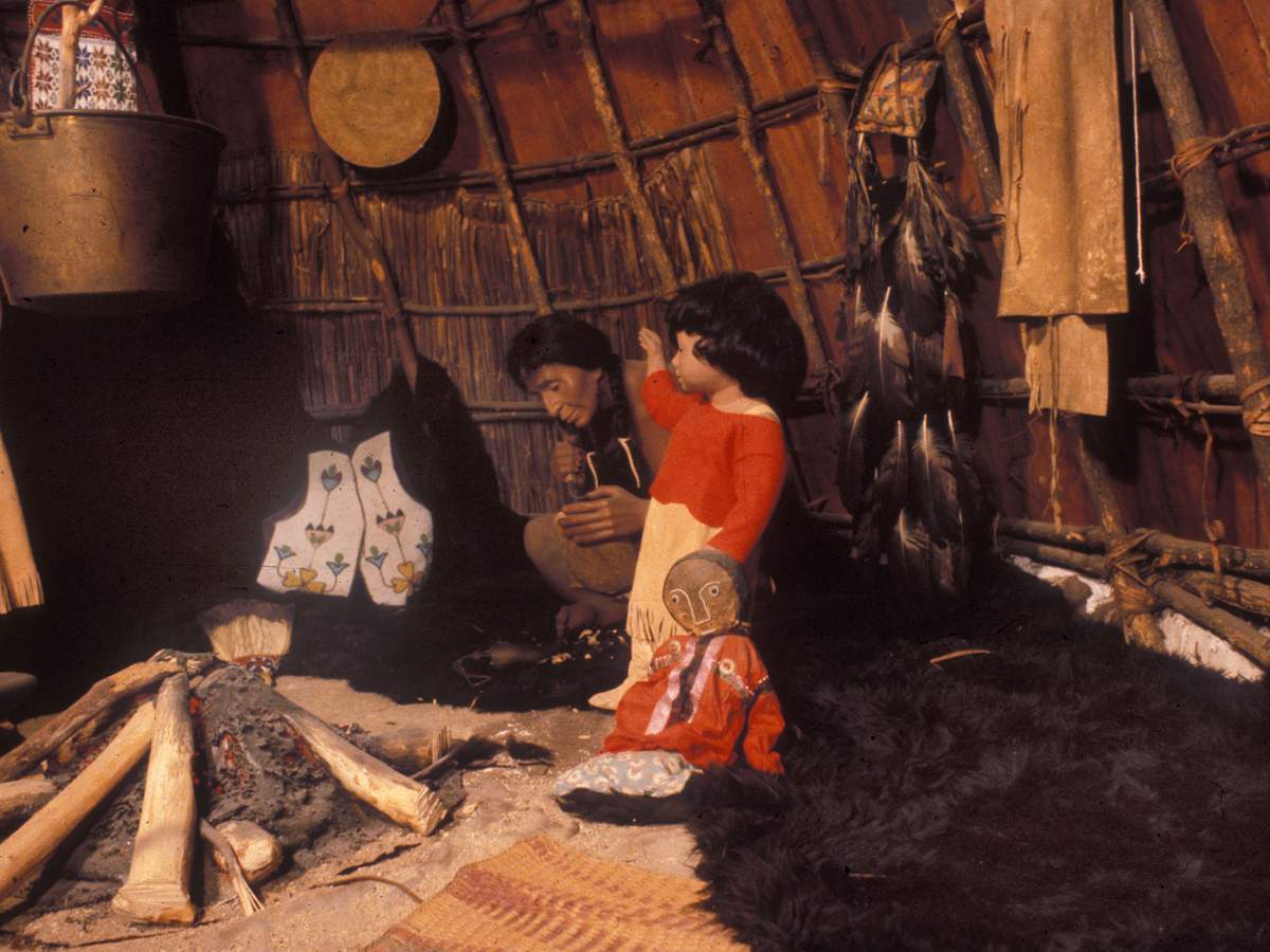 A museum replica of a Sauk Village home, with mannequins of its inhabitants