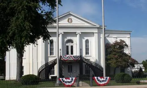 Exterior of 5th District Appellate Court with a Lincoln statue on the right side.