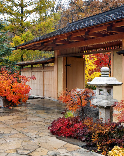 Entry way to Anderson's Japanese Gardens during fall.