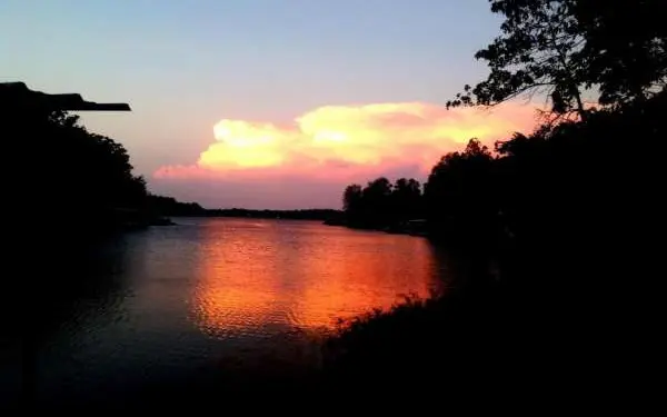 The sun sets over Lake of Egypt