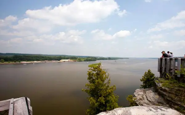 Tourists overlooking the Illinois River