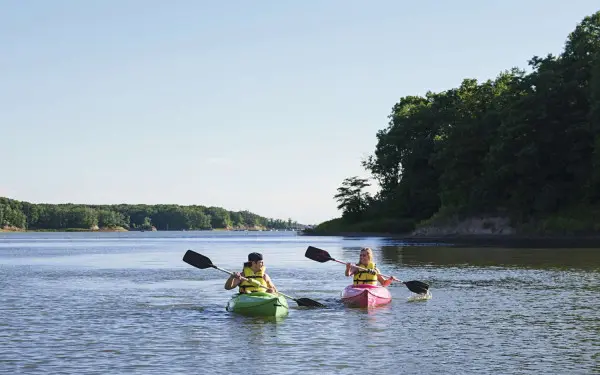 Kayakers lake shelbyville