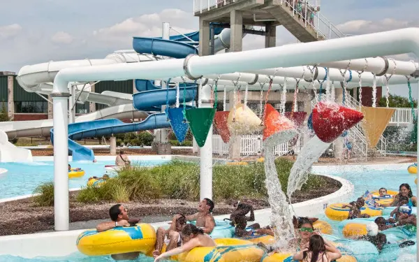 White water canyon water park