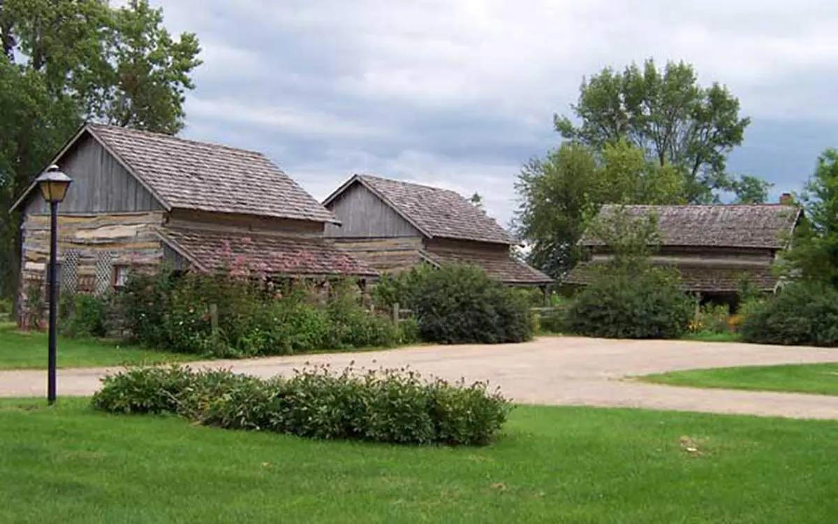 Exterior view of Allens 3 cabins