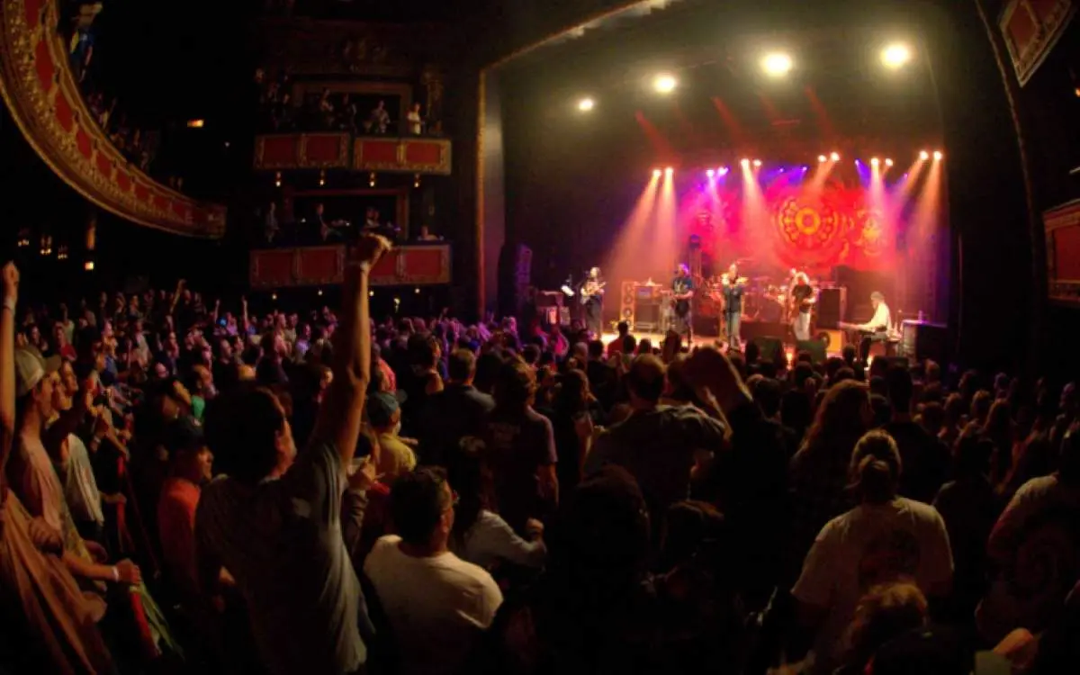 A full crowd dancing to live music