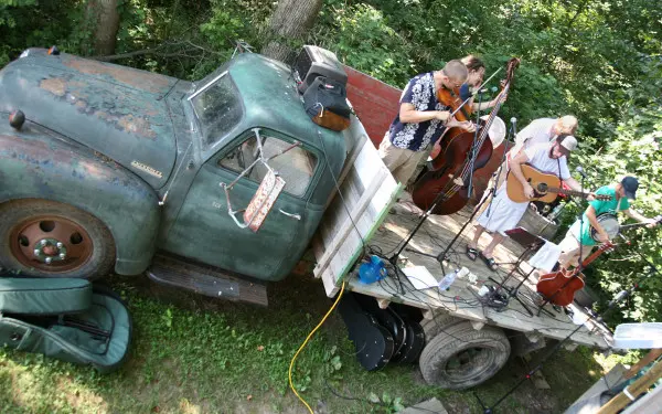 Owl Creek Vineyard’s house band plays from the back of a truck.