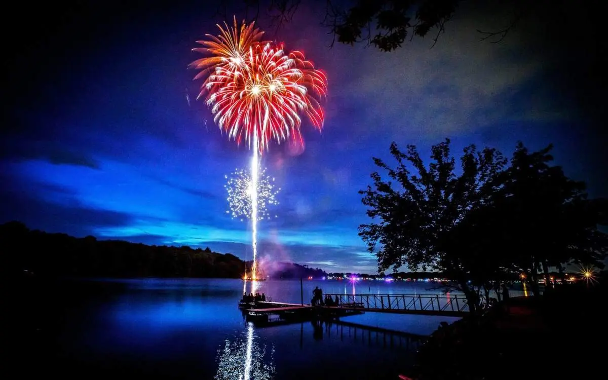 Fireworks at rock the boat