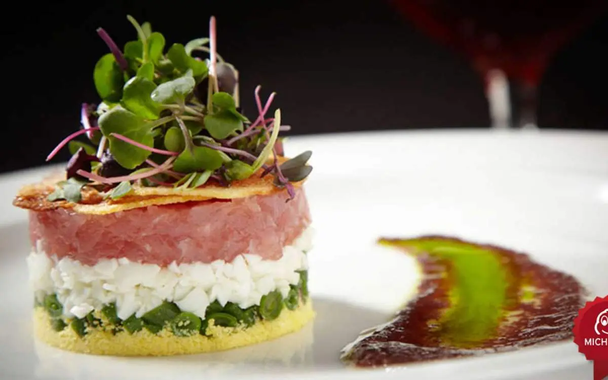 Streak tartare dish.