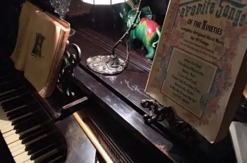 A piano