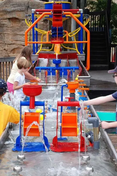 Kids playing at the discovery center