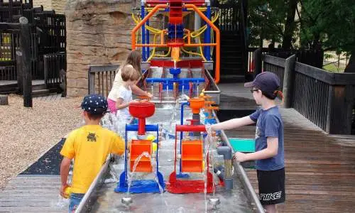 Kids playing at the discovery center