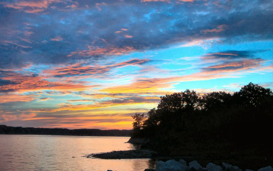 A sunset view of Lake Shelbyville