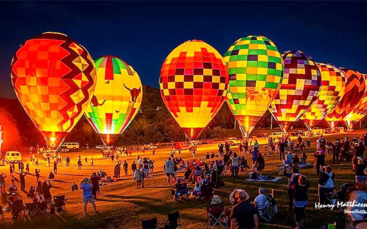 People watching hot air balloons
