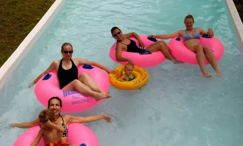 Raging rivers water park
