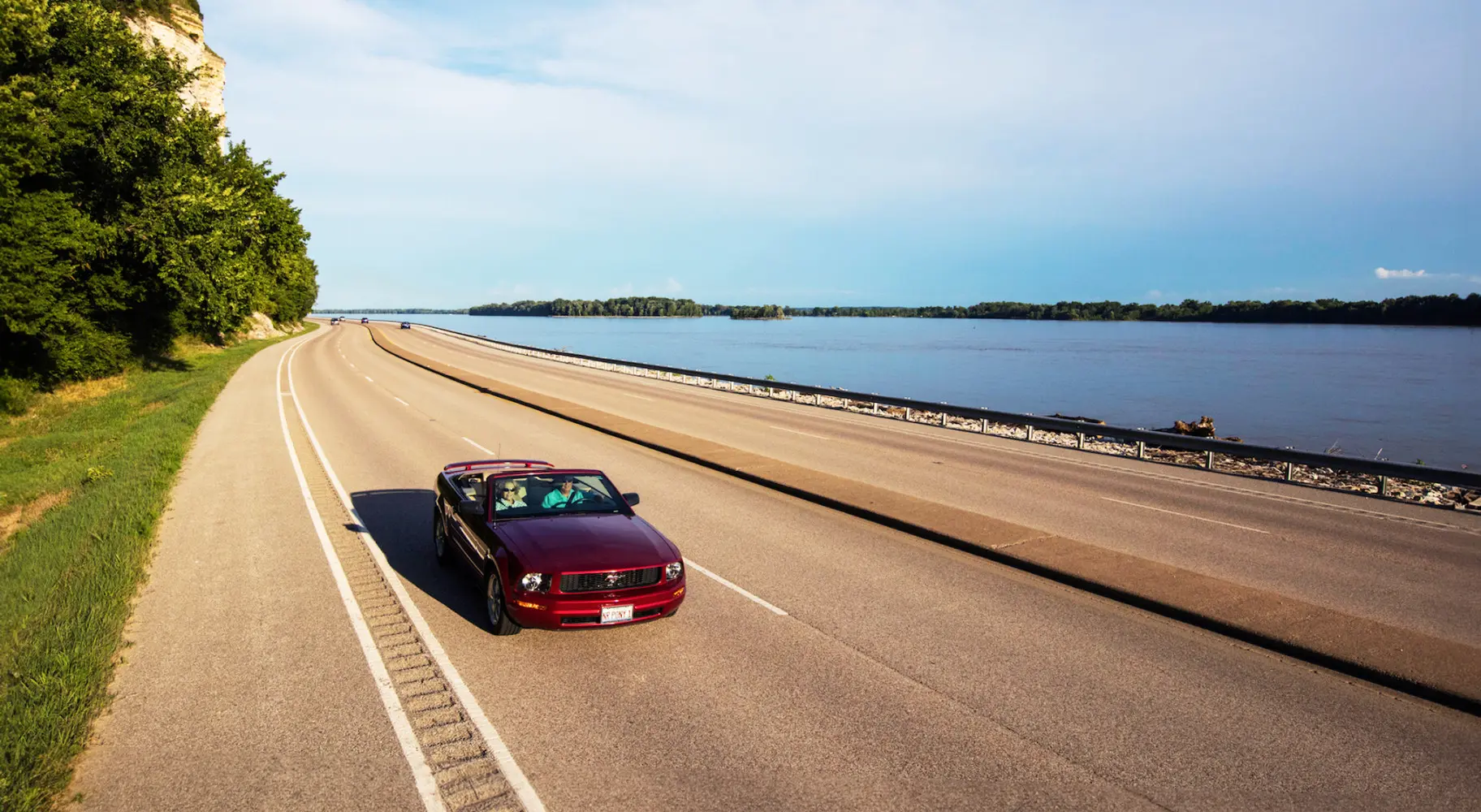 Cars driving on the Great River Road.