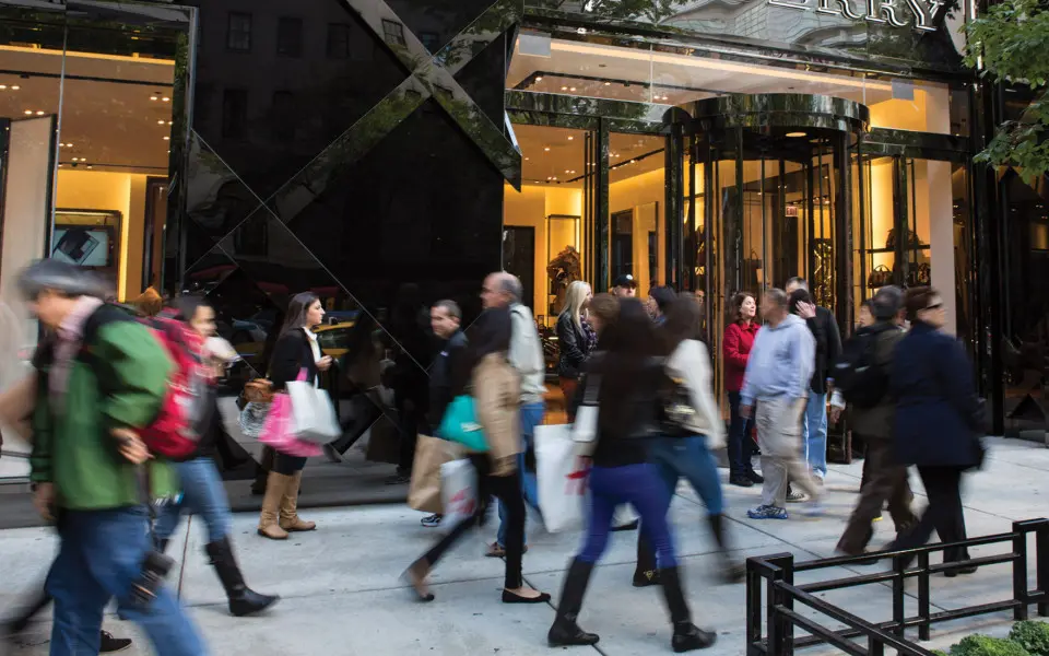Busy shoppers on the streets of Chicago