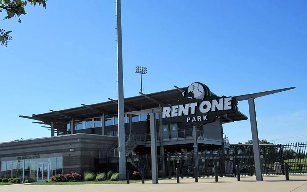 The outside of the southern illinois miners stadium